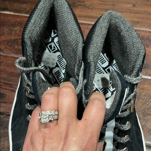 Shoes - Picture 2 of 6